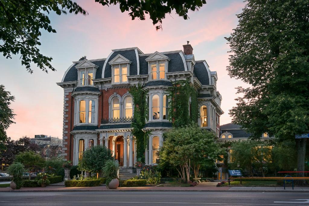 The Mansion on Delaware